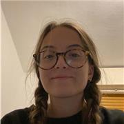 Studentessa universitaria diplomata al Liceo Leonardo Da Vinci (livello di inglese: B2)